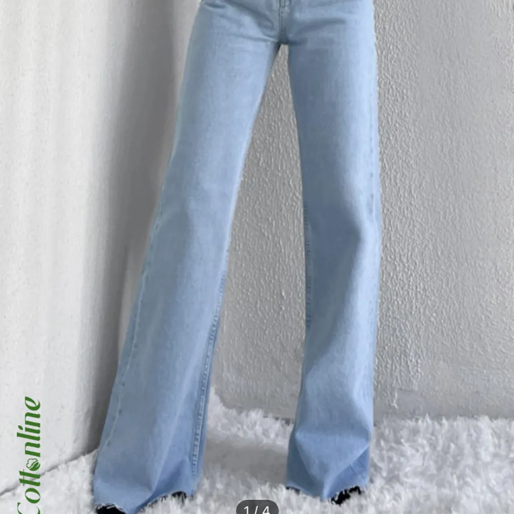 Snygga blåa jeans 🦋💙Oanvända! Pris kan diskuteras vid snabb affär ☺️. Jeans & Byxor.