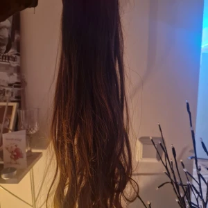 60cm clip in löshår  - Brunt 60cm clipin hår 120 gram från london. Värmetåligt 