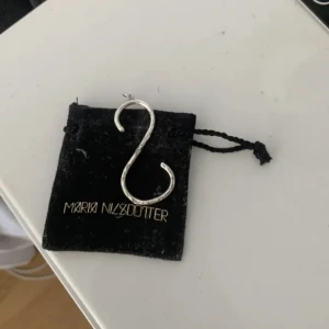 Berlock - Mellan/stora S från Maria Nilsdotter. ENDAST berlocken! 