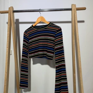 Snygg croptop från Urban outfitters - Inprincip oanvänd då den är något för liten för mig. Bomull så värmer gott!