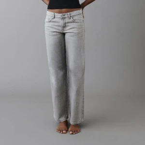 Gina jeans - Säljer mina fina lågmidjade jeans från gina tricot i storlek xs💕 jättefina och sitter jättebra tyvärr kommer dem inte till någon användning längre, använd gärna köp nu funktionen🥰