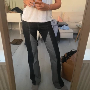 Coola jeans - As snygga jeans som är unika, från milk me, storlek 34/xs/liten s. Är 170 och dom är tillräckligt långa på mig🩷🩷 Först till kvarn!