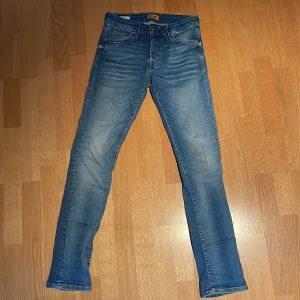 Jack & Jones Jeans  - Jeans från Jack & Jones i bra skick. Storlek 28/32