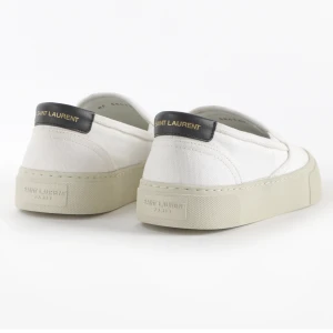 Saint Laurent skor  - Säljer mina jättefina Saint Laurent skor i storlek 39. Fint skick då använda endast en gång. Nypris ca 5000 kr. Säljer på grund av att jag inte använder längre.💞