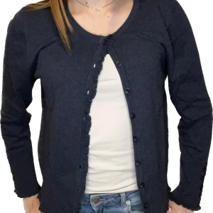 Kofta - Snygg marinblå kofta med volanger längst ner 💕 använd gärna köp nu funktionen 💕 storlek L men väldigt liten i storleken då jag vanligtvis har XS🥰