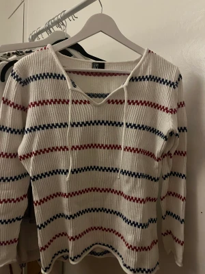 pippi tröja - fin randig pippi tröja som inte kommer till användning! köparen står för frakt