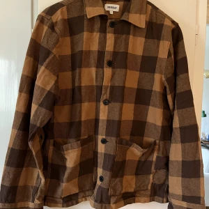 Skjorta Weekday  - En snygg skjort från Weekday. Passar perfekt med en polotröja under :) Mvh Magnus 