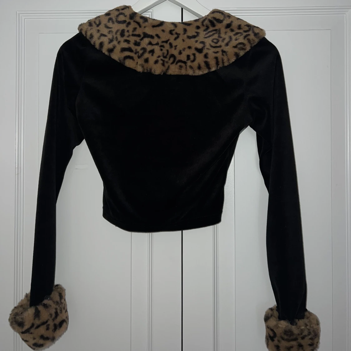 svart faux fur tröja - 90