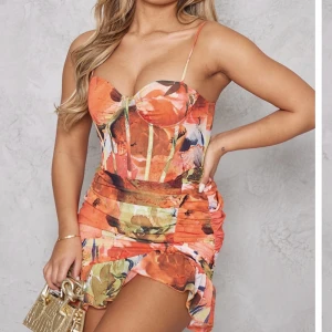 Pretty little thing - Klänning från Pretty Little think storlek 6 (xs). Oanvänd