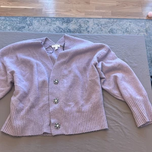 Lila cardigan  - Lila mysig cardigan, 