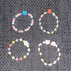 Armband - Säljer ett pack med armband för 30kr eller 10kr styck! Handgjorda (ej gratis frkat) 