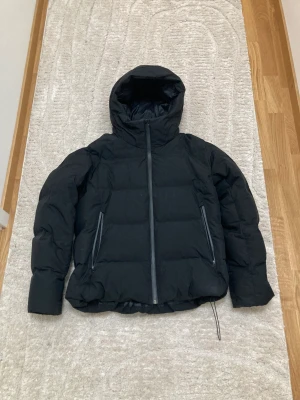 Uniqlo puffer jacket - Uniqlo winter jacket trynna get rid of it quick  Bought last winter so still in really good condition 