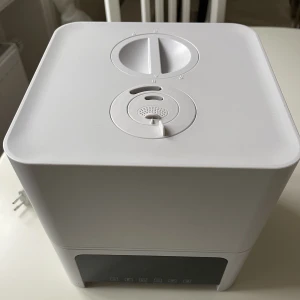 Luftfuktare  - Luftfuktare köpt för 1200kr från Clas Ohlson och använt ett par gånger bara. Hittar inte längre denna modell så säkert är den out of stock. 