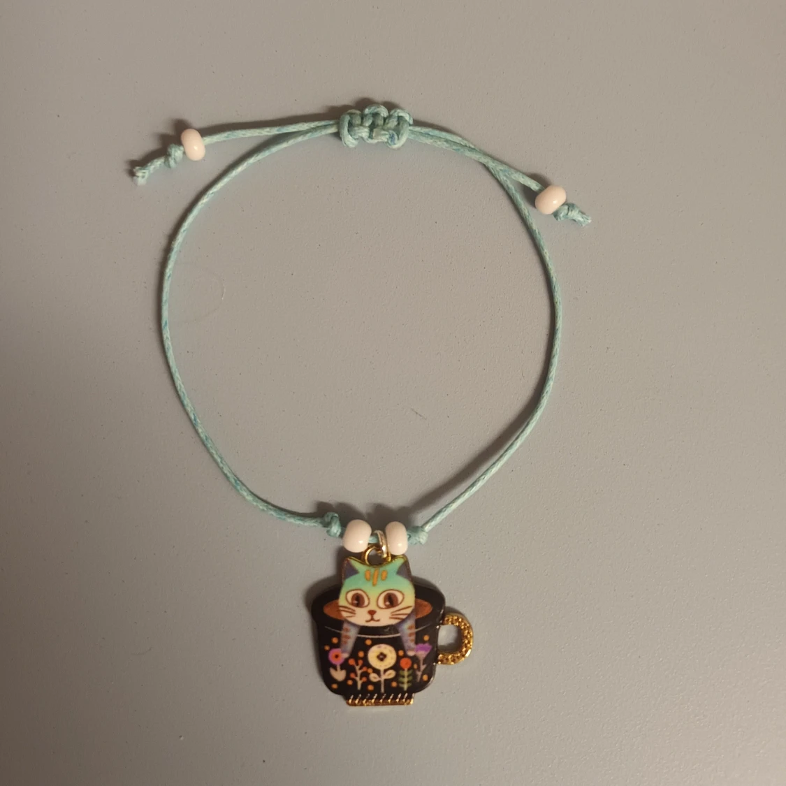 Armband - katt i mugg