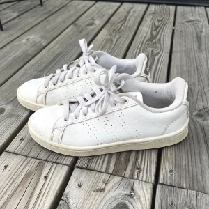 Adidas skor  - Säljer mina skor från adidas i storlek 38