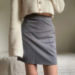 SÅ snygg grå kjol från BikBok. Säljer då den inte kommer till användning. Refrens: jag är 170. Perfekt nu till höst! Köparen står för frakt 💌