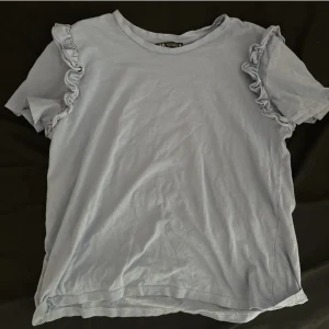 Volangtopp🤍 - Fin Volangtopp från Zara🤍Skriv för fler bilder!!🫶🏼