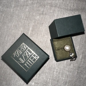 Maria Nilsdotter örhänge  - Endast ett örhänge 