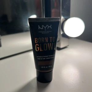 Foundation/contour  - Är en foundation men jag har alltid använt de som contour.  Helt oöppnad, syns på bild 2