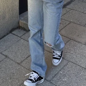 Converse platform - Säljer mina platform Converse i storlek 36💗 köpte dom i somras och har endast användt dem ett fåtal gånger så dom är i bra skick!☺️ Kan skicka fler bilder om de önskas🫶