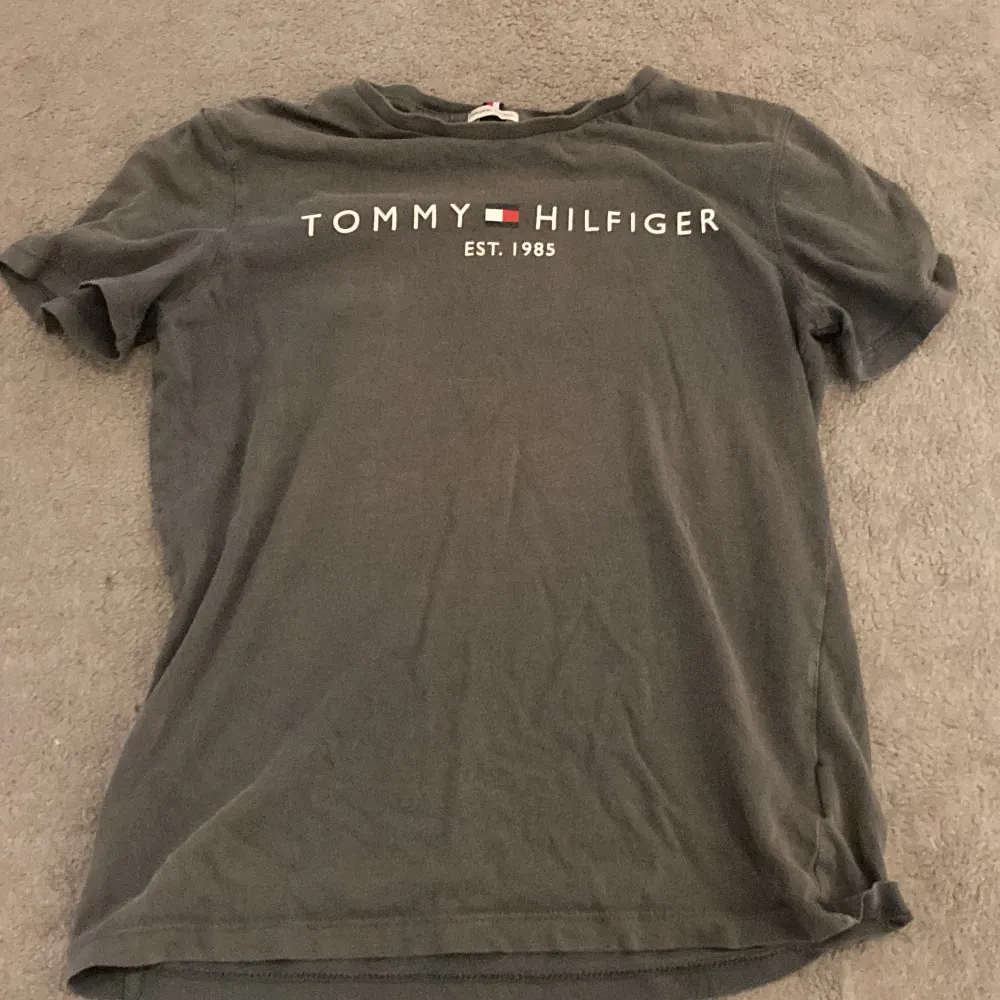 Tommy hilfiger!. T-shirts.