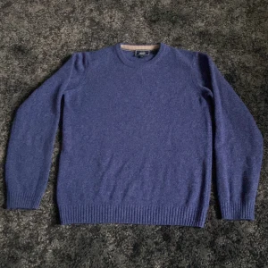 Kashmir tröja - Säljer nu denna tröja i 90% merino ull och 10% Kashmir. Tröjan är helt ny och aldrig använd. Frågor i dm!