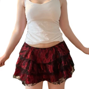 Emo mini skirt - mycket kort röd mini skirt perfekt för fest eller rave<3