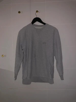Stussy tröja - En snygg stussy tröja som jag inte har haft användning till som jag säljer nu. Kan ta byten!