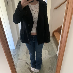 Kappa  - Jättefin kappa från mango💕! I storlek S men ganska stor i storleken. Säljer pga att den var lite stor i storleken. Bara att höra av er om ni vill ha fler bilder 💗. 