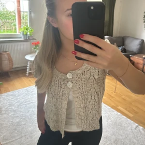 Bolero - Bolero/ kofta med knapp. S-m 