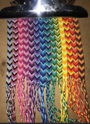 Armband  - Handgjorda armband ❤️ du kan välja färger helt själv❤️ perfekt present eller bara sött smycke till en själv ❤️