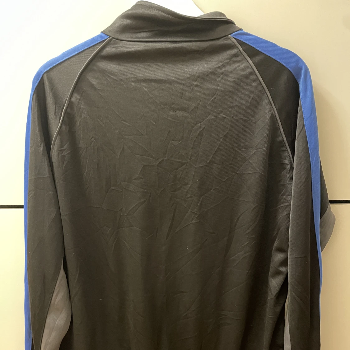 Svart träningsjacka - 90