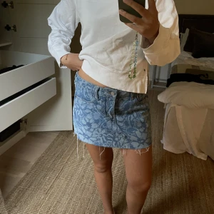 Jeanskjol - Jeanskjol från H&M ”90’s mini”🤍