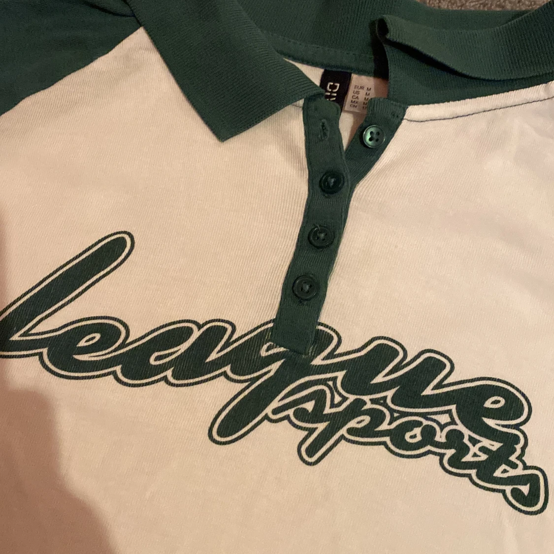 Säljer den här tröja, jätte fin använt 5 gånger ungefär, skriv för fler bilder💕💕 - 90