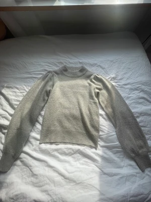 Stickad tröja - En super fin tröja som jag har växt ur men som e jättefin och jag har fått många komplimanger om den