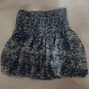 Super fin kjol från Isabel Marant som inte kommer till användning. Använd fåtal gånger, som ny. Köpt för 2000kr.💙