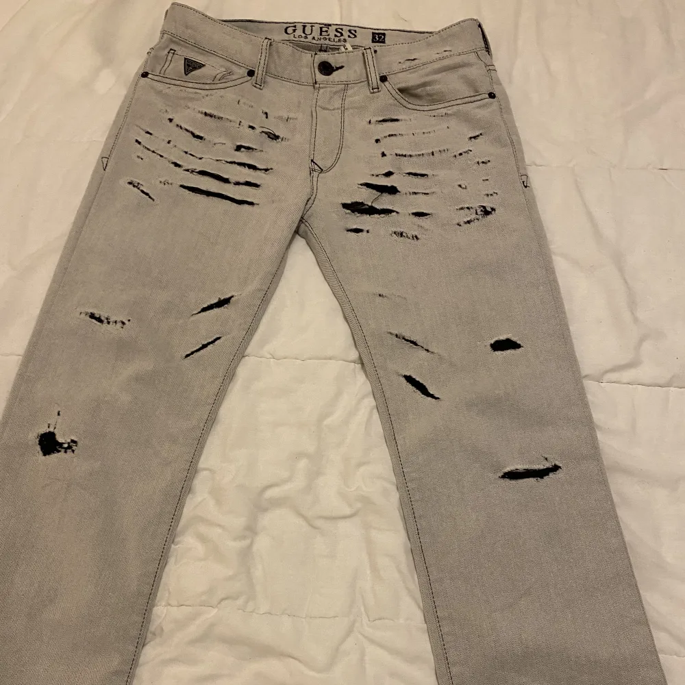 snygga ass jeans som man kan ha på brelöpp o va the drippiest mf där + kan man ba ha dem ute o va him lxm. (eran crush kmr bli eran side hoe efter jeansen☝🏽). Jeans & Byxor.