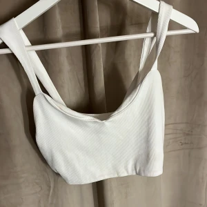 Linne  - Hjärtlinne från zara storlek M, aldrig använd