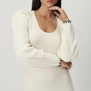 Adoore hourglass dress - Stickad klänning från adoore. Endast använd någon enstaka gång. Säljer även ”novara mini dress” från adoore och kan tänka mig att sälja dom i paketpris 2000kr 🦋