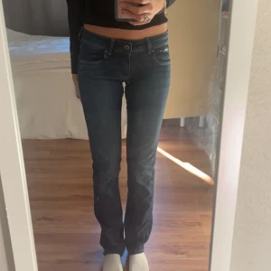 Lågmidjade Jeans - Säljer dessa jättefina och slutsålda lågmidjade jeans från pepe jeans köpta från zalando💕 