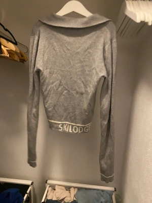 Långärmad  - En fin långärmad tröja som är använd då och då