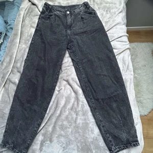 Jeans - Väldigt baggy och coola jeans! Otroligt bekväma och snygga 💕