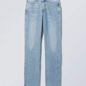 Superfina mid waist jeans i storlek 26, helt oanvända då dom var för stora för mig