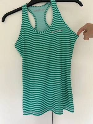 träningslinne - Grön randigt träningslinne 