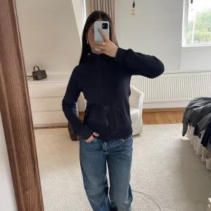 Blå kofta från Gant - Mörkblå kofta från Gant 💖