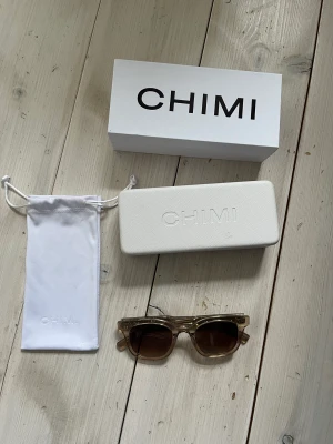 Chimi 02 Ecru  - Säljer mina superfina Chimis i modellen 02 och färgen Ecru. De är väldigt sparsamt använda och är i superbra skick:) Nypris 1250kr