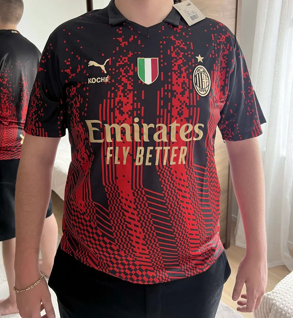 Milan tshirt oanvänd 1:1 kopia. T-shirts.