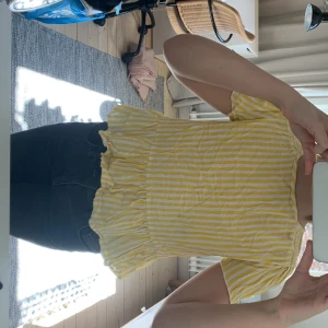 Blus - Jätte fin blus använd men i bra skick lite skrynklig men går att stryka😻