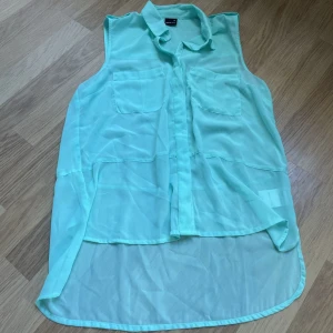 Blus  - Blus från ginatricot i storlek 34