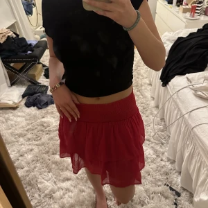 Röd volangkjol - Volangkjol från kappahl! Passar en XS/S